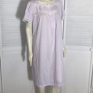 Vintage Character Lavender Cottagecore Lace Embroidered Nightgown Size Medium